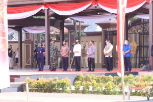 Panglima TNI Dampingi Presiden RI Tinjau Pelaksanaan Vaksinasi Massal di Mabes Polri