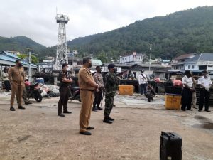 Bupati Abdul Haris Pantau Penerapan Prokes Covid-19 di Pelabuhan Tarempa