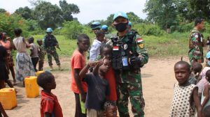 Anak Afrika Swafoto Usai Dapat Bantuan Air Bersih Dari Satgas Kizi TNI
