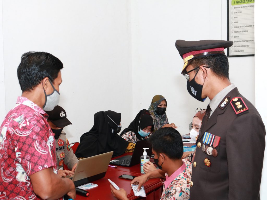 Hari Bhayangkara 75, Kapolres Natuna Bersama Forkopimda Tinjau Pelaksanaan Vaksinasi