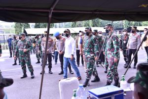 Panglima TNI Tinjau Vaksinasi Massal dan Dapur Lapangan Marinir di GBK
