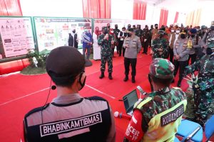 Panglima TNI Berikan Bantuan 100 Unit Laptop