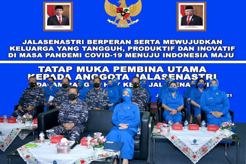 Panglima Koarmada I Laksamana Muda TNI Arsyad Abdullah, mendampingi Ketua Daerah Jalasenastri Armada I Ny. Ifa Arsyad Abdullah