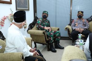Panglima TNI Apresiasi Para Santri Pesantren Tebuireng Yang Sangat Antusias Laksanakan Vaksinasi