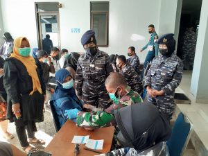 TNI AL Gencar Melaksanakan Serbuan Vaksinasi Masyarakat Maritim Kota Bandung