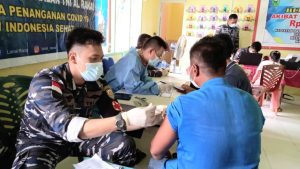 TNI AL Gelar Serbuan Vaksinasi Dua Desa di Kabupaten Natuna