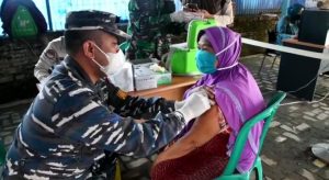 TNI AL Kembali Gandeng Mitra Strategis Gelar Serbuan Vaksinasi Masyarakat Maritim di Lampung