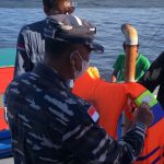 HUT Angkatan Laut ke 76, Lanal Ranai Bagikan Alat Keselamatan Untuk Nelayan Natuna