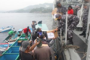 KRI Hiu-634 Satkat Koarmada II Laksanakan Bhakti Sosial Di Bitung