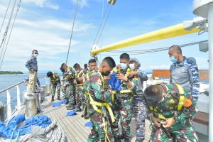 Mantull, Satgas Operasi KJK 2021 Meriahkan Lomba Menyambut HUT TNI AL