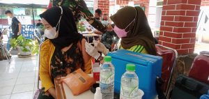 Masyarakat Bawean Serbu Pos Serbuan Vaksin TNI AL Koarmada II Di Hari Ke Dua