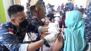 Alumni AKABRI 98 Sukseskan Vaksinasi dan Baksos Masyarakat Maritim Pulau Natuna