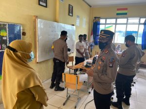 Kapolres Natuna Tinjau Pelaksanaan Vaksinasi di Gerai Vaksin Presisi