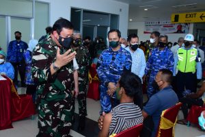 Marsdya TNI Imran Baidirus Pangkogabwilhan II Tinjau Vaksinasi Massal Di Berau