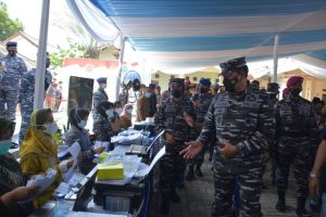Pangkoarmada I Sambut Kasal, TNI AL Gelar Vaksinasi di Ponpes Khas Kempek Dan Ponpes Buntet