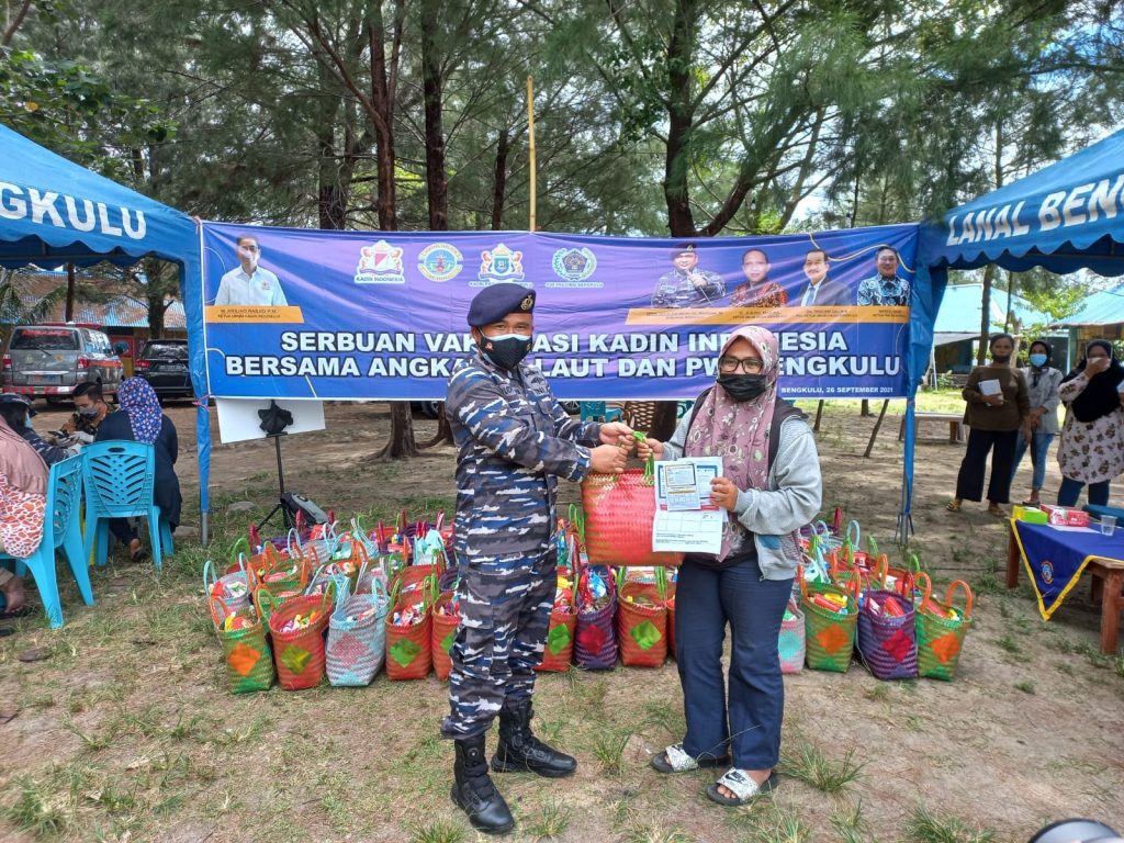 TNI AL Gandeng KADIN dan PWI Bengkulu Gelar Vaksinasi Jenis Sinopharm di KBN