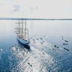 Wow Sorotan Udara Kapal Nelayan Sambut Etape ke-5 KRI Bima Suci Tiba di Pulau Morotai