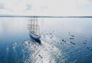 Wow Sorotan Udara Kapal Nelayan Sambut Etape ke-5 KRI Bima Suci Tiba di Pulau Morotai