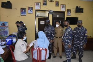 15.576 Warga Berhasil Tervaksin Serbuan Vaksinasi Maritim TNI AL Lanal Lampung