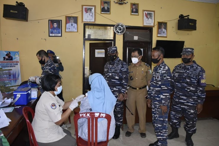 TNI Angkatan Laut melalui Tim Medis Balai Pengobatan Pangkalan TNI Angkatan Laut (BP Lanal) Lampung