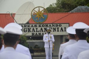 Dan lanal Ranai Pimpin Upacara Kenaikan Pangkat Prajurit TNI