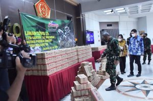 Mabes TNI Terima Bantuan Susu dari PT Cisarua Mountain Dairy