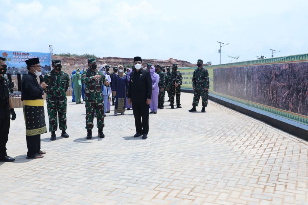 Bersama Gubernur Kepri Ansar Ahmad Panglima TNI Marsekal TNI Hadi Tjahjanto meresmikan Markas Kogabwilhan I,