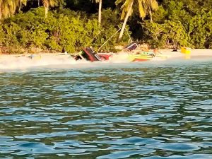 Tim SAR Gabungan Berhasil Evakuasi Dua Korban Pompong Nelayan Yang Terdampar