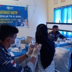 TNI AL Lanal Ranai Vaksin 44 Pelajar SMK Kelautan Natuna