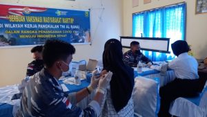 TNI AL Lanal Ranai Vaksin 44 Pelajar SMK Kelautan Natuna