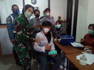 Tekan Angka Perkembangan Virus Covid-19, TNI AL Lanal Bandung Gencarkan Serbuan Vaksinasi Maritim
