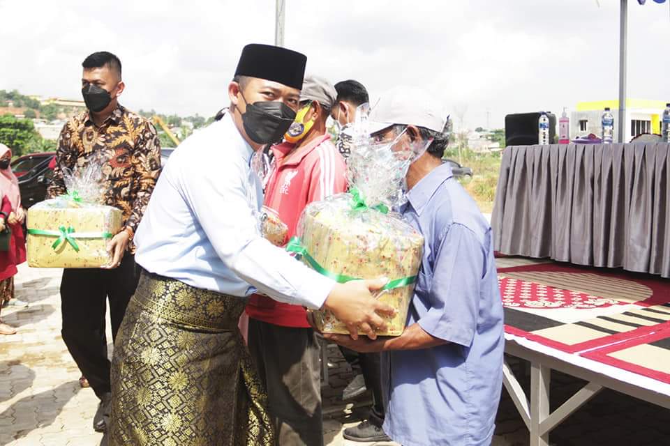 Wawako Batam Salurkan Sembako Warga Terdampak Banjir