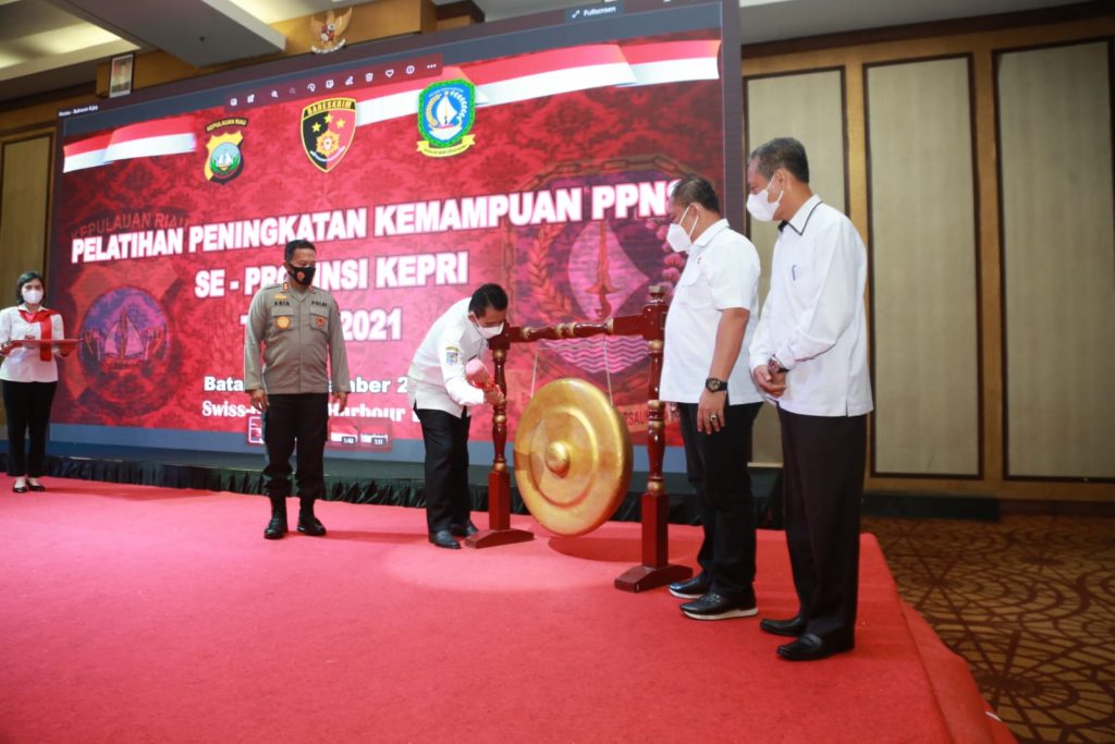 Gubernur Kepri H. Ansar Ahmad membuka secara resmi Pelatihan Peningkatan Kemapuan Bagi Penyidik Pegawai Negeri Sipil (PPNS)