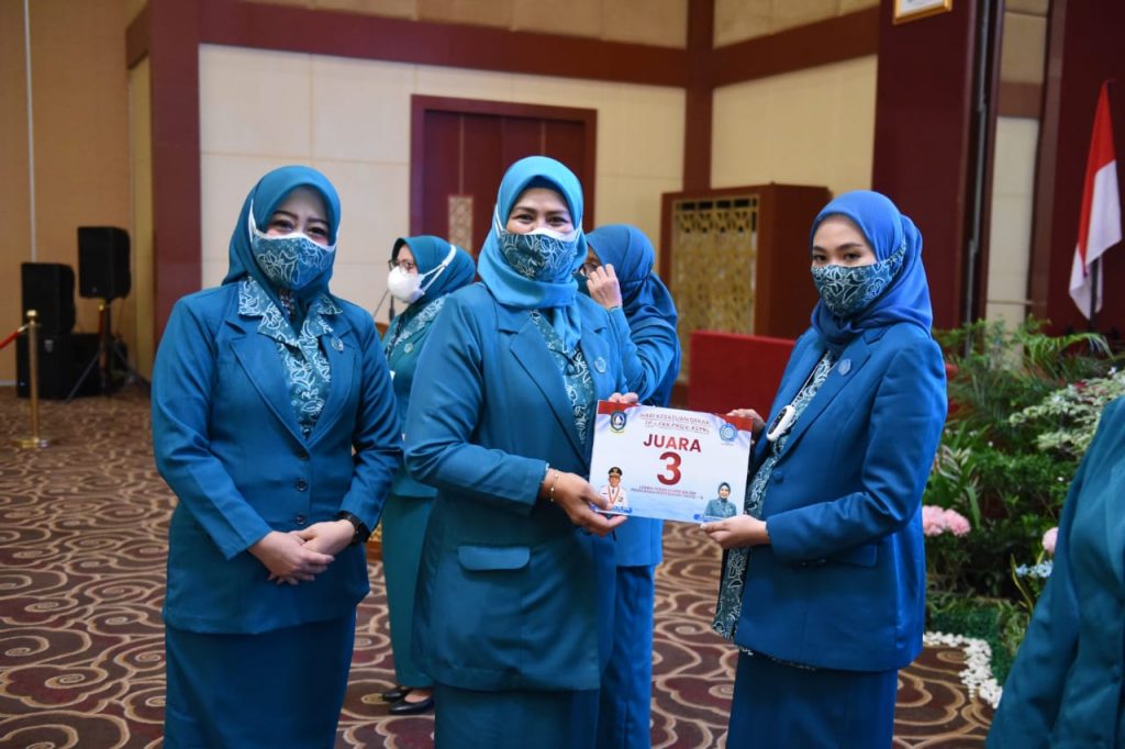 Gubernur Kepulauan Riau H. Ansar Ahmad resmi meluncurkan website TP-PKK Kepri. Peluncuran website PKK Kepri