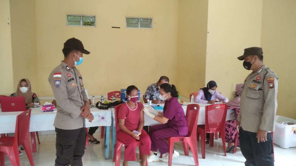 vaksinasi dengan bersinergi bersama Kepala Desa Sunggak