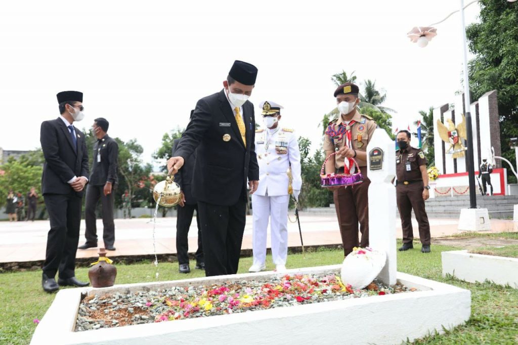 Gubernur Kepri H. Ansar Ahmad mengikuti Upacara Ziarah Nasional sempena Hari Pahlawan ke-76 Tahun
