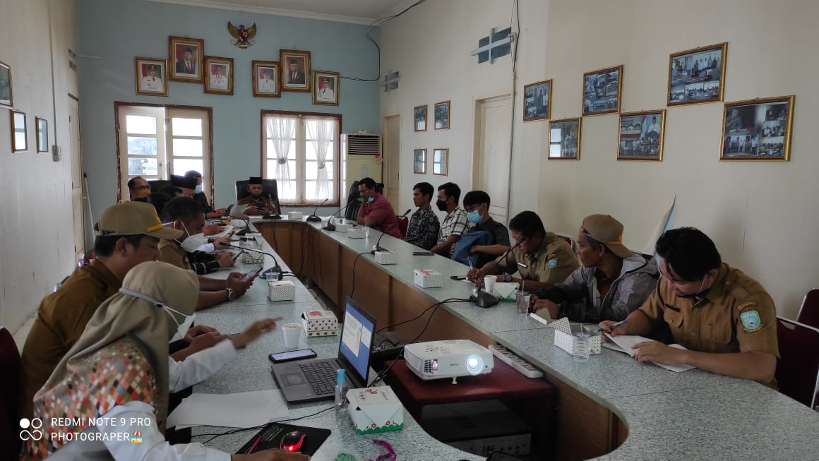 -Dinas Penanaman Modal Pelayanan Terpadu Satu Pintu dan Tenaga Kerja (DPMPTSP dan Transker) Anambas lakukan rapat membahas UMK di Anambas, Senin (22/11/2021).