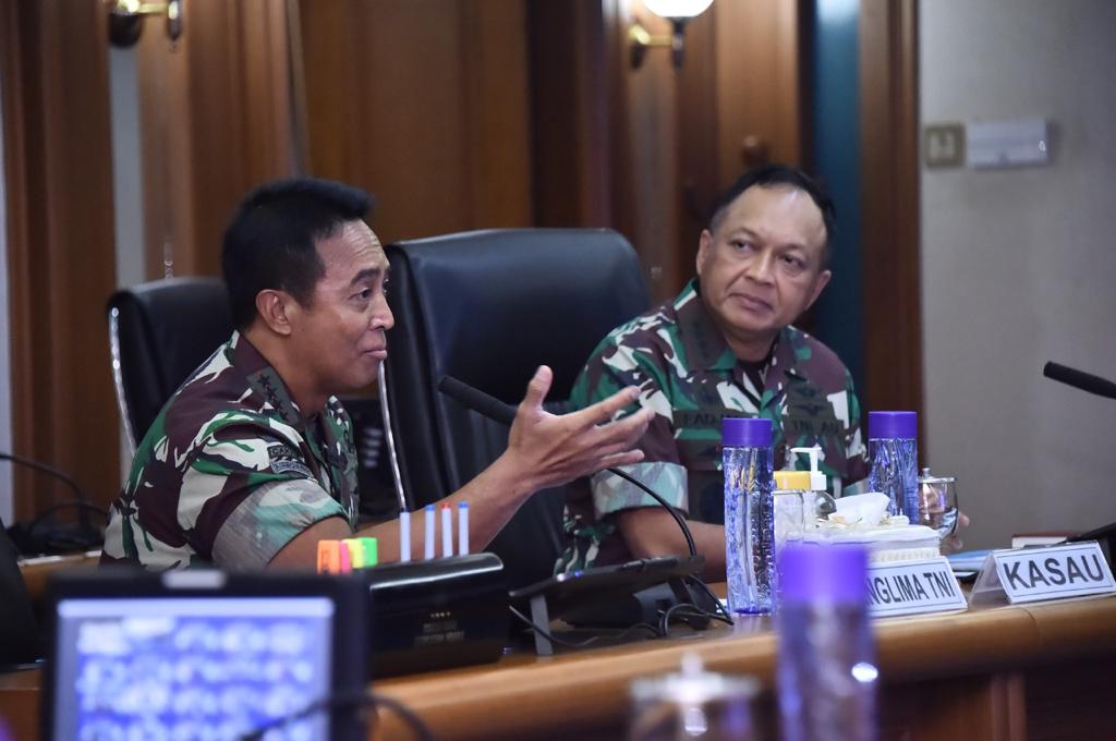Panglima TNI Jenderal TNI Andika Perkasa mengunjungi Mabes TNI AL dan Mabes TNI AU