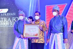 Gubernur Ansar Terima Penghargaan dari SKK Migas Sumbagut