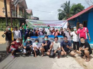 DLH Kota Batam Dan PT Asia Paperindo Perkasa Salurkan 50 Tong Sampah