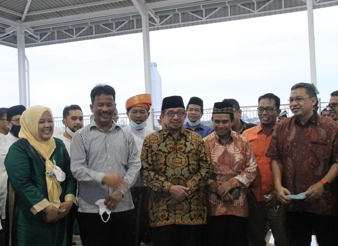 Habib Salim Segaf Al-Jufri. Mantan Menteri Sosial Republik Indonesia tersebut menyampaikan rasa bangga atas keikhlasan dan keseriusan Rudi bersama Wakil Wali Kota Batam Amsakar Achmad dalam membangun Kota Batam.