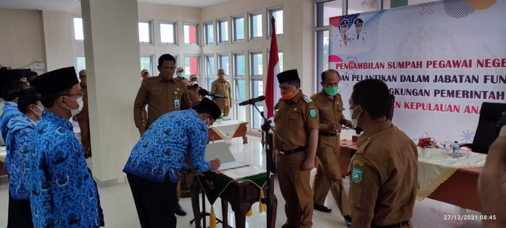 Wakil Bupati Anambas Lakukan Pengambilan Sumpah PNS Dan Pelantikan Jabatan Fungsional