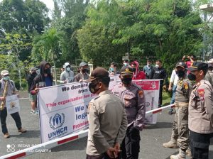 Pencari Suaka Afganistan Demo di DPRD Batam