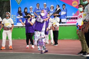 Pakai Baju Kurung Rompi Unggu Wagub Marlin Buka PTS Open 2021 Mix Double