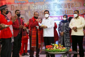 Gubernur Ansar Ajak Pemuda Batak Tetap Kompak