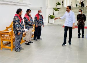 Bawa Satu Lori Jeruk Warga Liang Melas Temui Presiden Jokowi