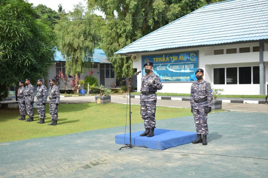 TNI AL Lanal Kendari Gelar Upacara Hari Armada