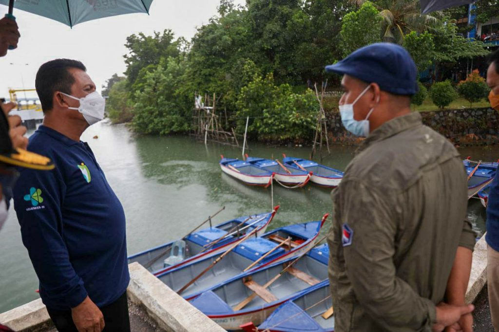 Gubernur Kepri Serahkan Bantuan Kapal Perikanan dan Alat Tangkap Kepada Nelayan