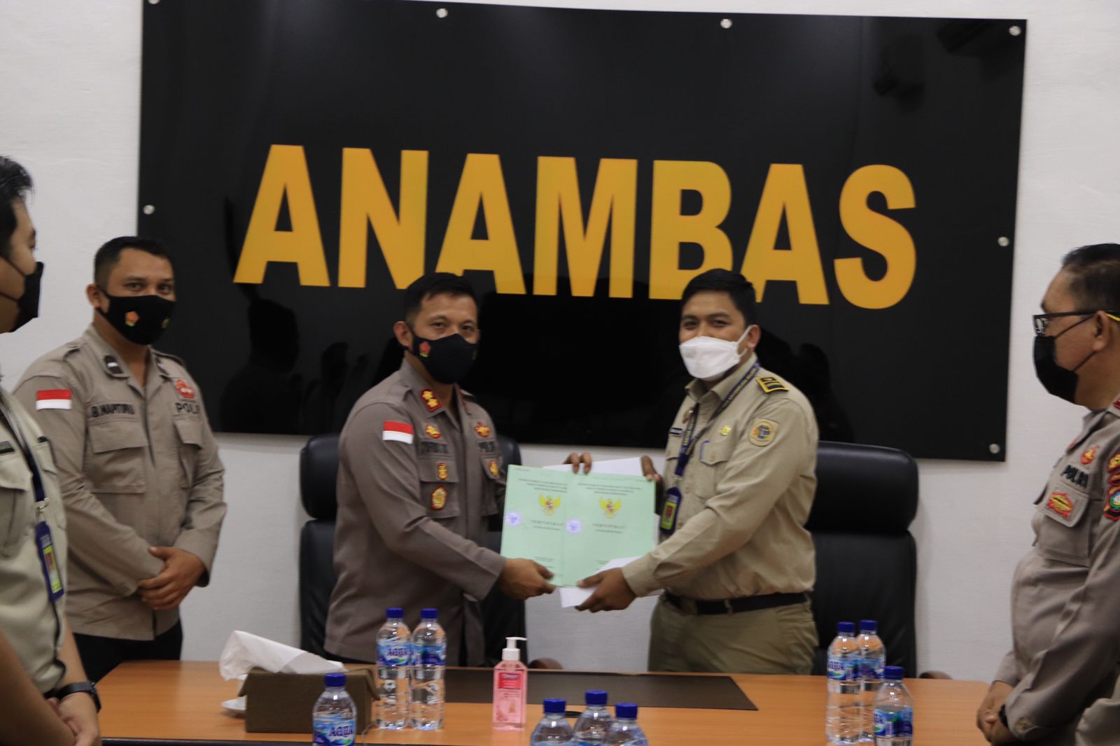 Badan Pertanahan Nasional (BPN) Anambas melakukan serah terima sertifikat tanah Markas Komando (Mako) Polres Anambas