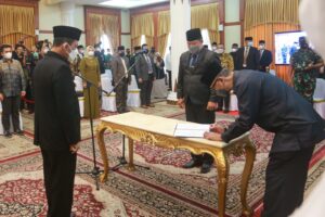 Gubernur Ansar Resmi Lantik Awaluddin Sebagai Direktur PT Pelabuhan Kepri